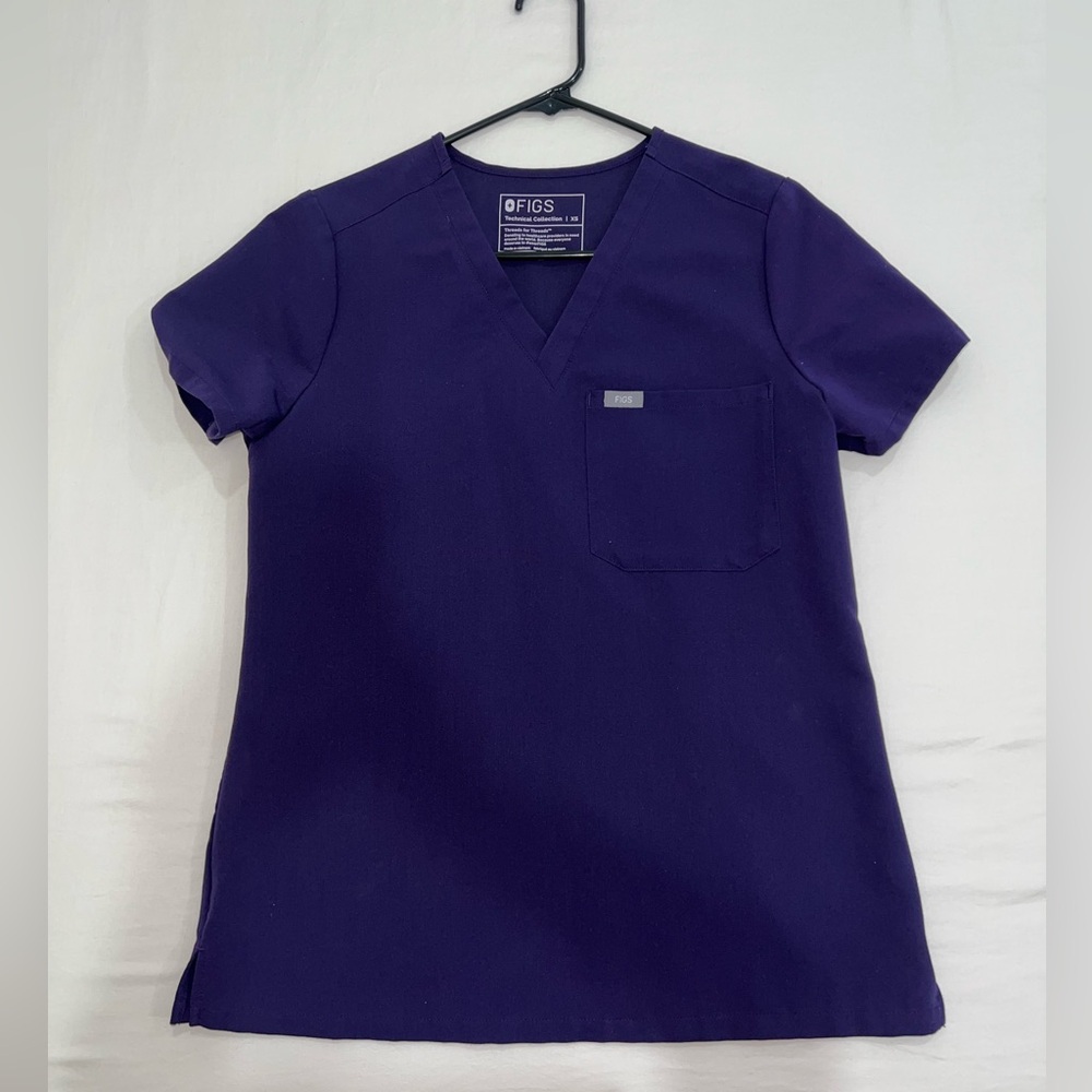 Figs Women's V-Neck Purple Short Sleeve Top